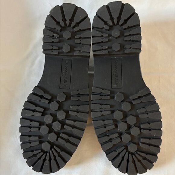 Banana Republic Black Leather Vee Strap Lug Loafers Women's Size 7.5 - Picture 8 of 11